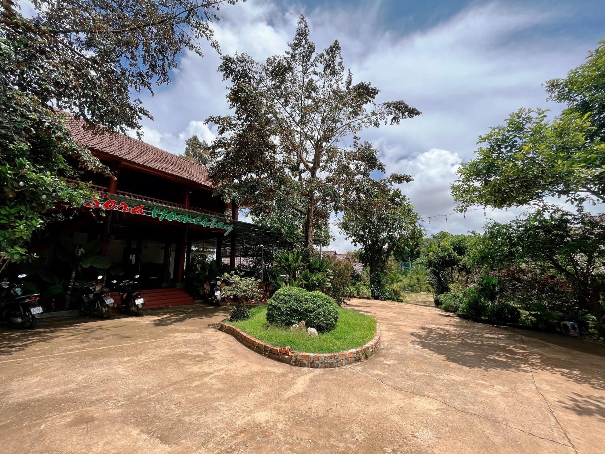 Sora Homestay Pleiku Eksteriør billede